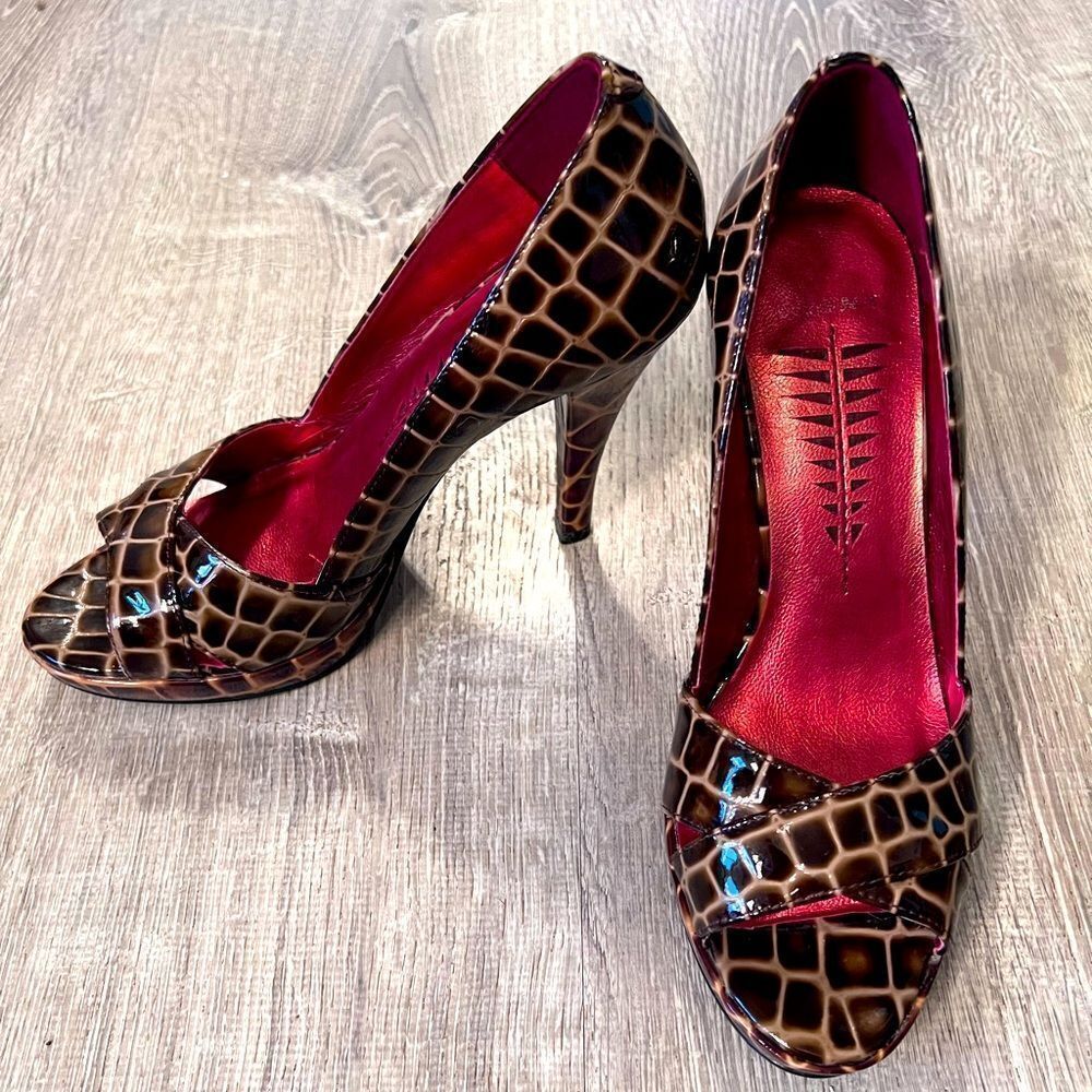 Bronx crocodile print patent leather heels